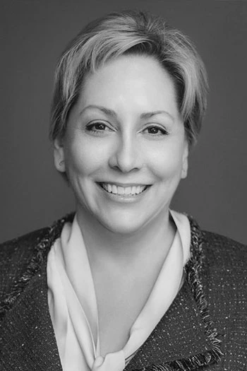 mary fisher, directora ejecutiva